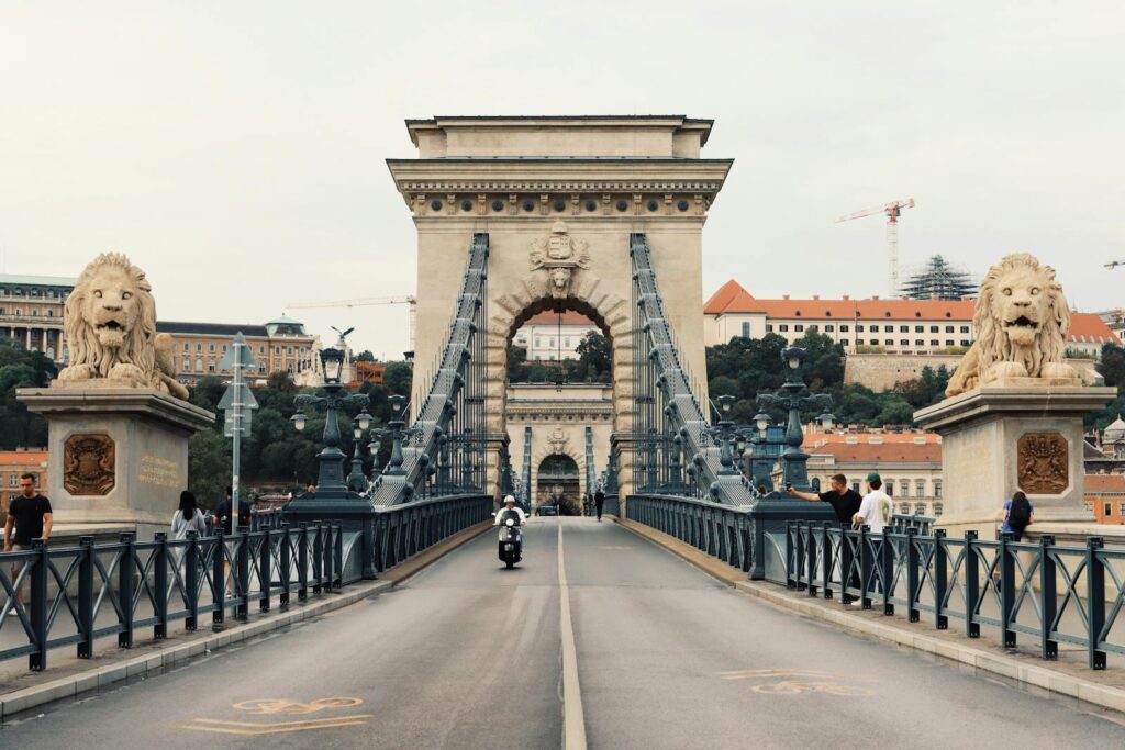 Szechenyi Chain Bridge Puente de las Cadenas  Budapest