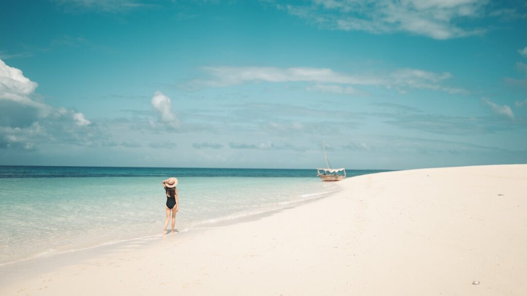 Paseo por la playa en Zanzibar